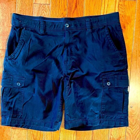 ST. JOHN’s BAY COMFORT STRETCH 10” MEN’s CARGO SHORT IN BLACK SIZE 40 - Picture 1 of 7
